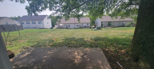 Foto del edificio - 2562 Danielle Ln