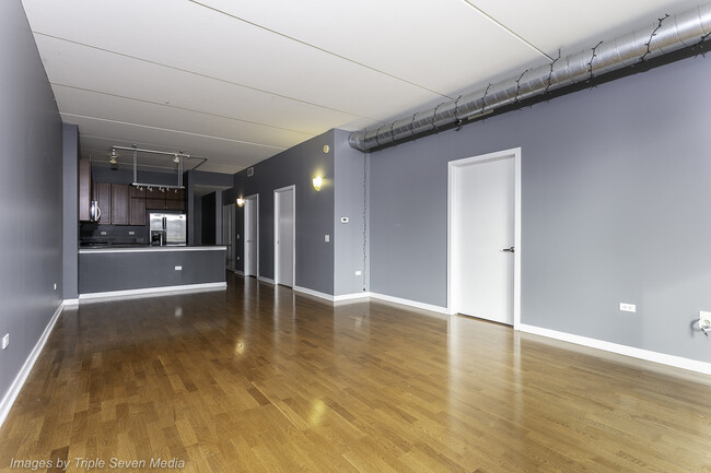 Building Photo - 873 N Larrabee St