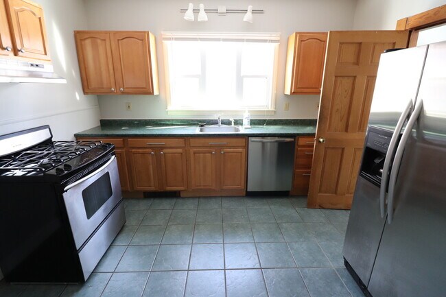 Building Photo - 19 Mapleton St