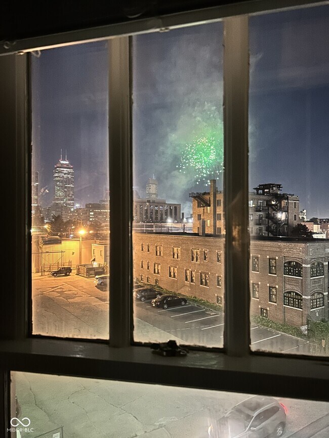 Foto del edificio - 230 E 9th St