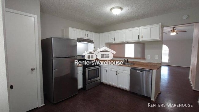 Building Photo - Updated 3 bedroom 2 bath home is ready for...