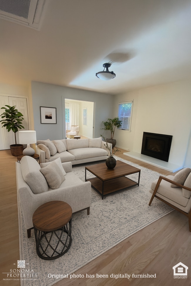 Foto del edificio - Bright & Cheery 2 Bedroom Home