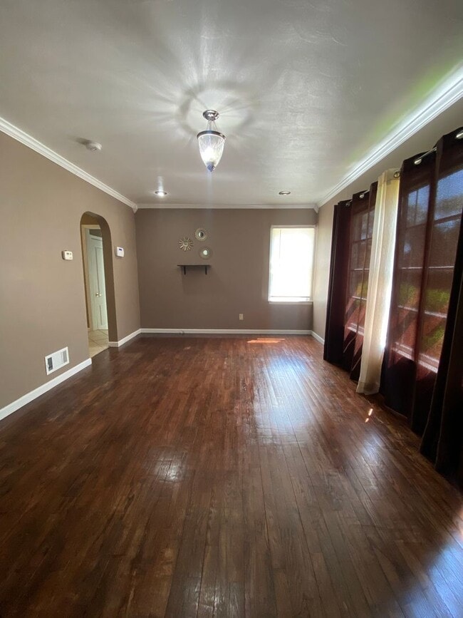 Building Photo - Three Bedroom Home in Battle Creek