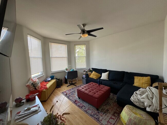 Building Photo - 3735 W Diversey Pkwy