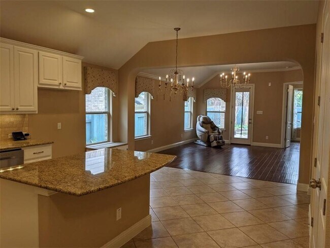 Foto del edificio - Now Available for Immediate Move In