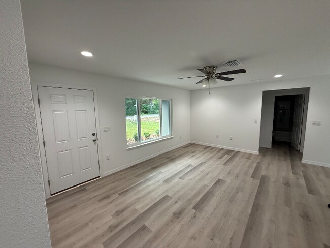 Foto del edificio - 20661 SW Marine Blvd