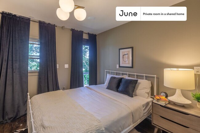 Building Photo - Room in Shared 6 bed/4 bath home in Brighton