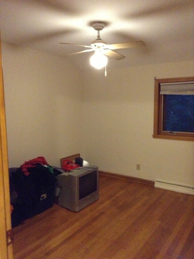 389 N Main St, Munroe Falls, OH 44262 389 N Main St Munroe Falls, OH