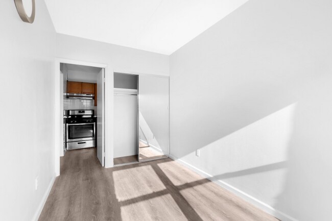 Building Photo - 200 Bowery St