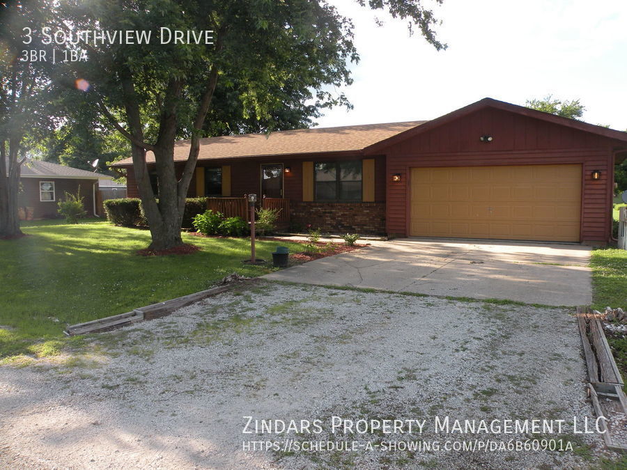 Foto principal - Updated 3 bedroom 1 bath rental home with ...