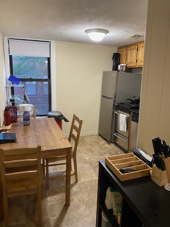 Building Photo - 218 Cambridge St