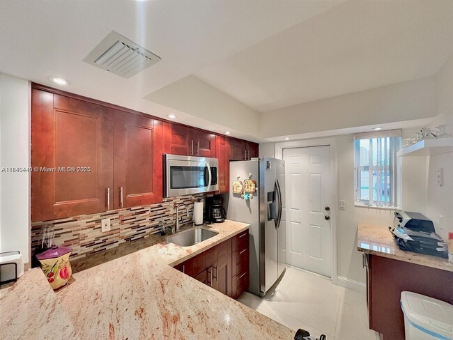 Building Photo - 1333 E Hallandale Beach Blvd