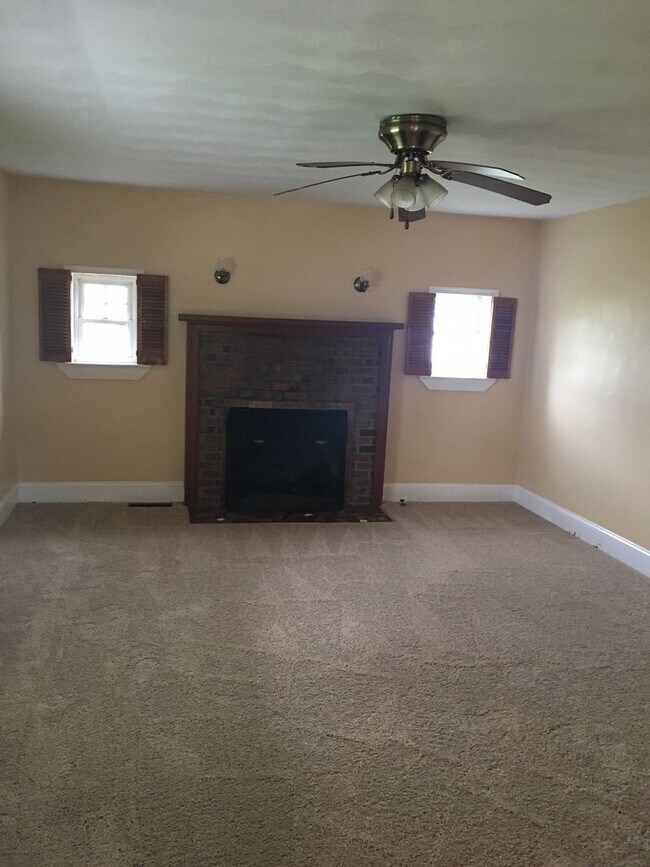 Building Photo - GREAT HOME IN NORFOLK!