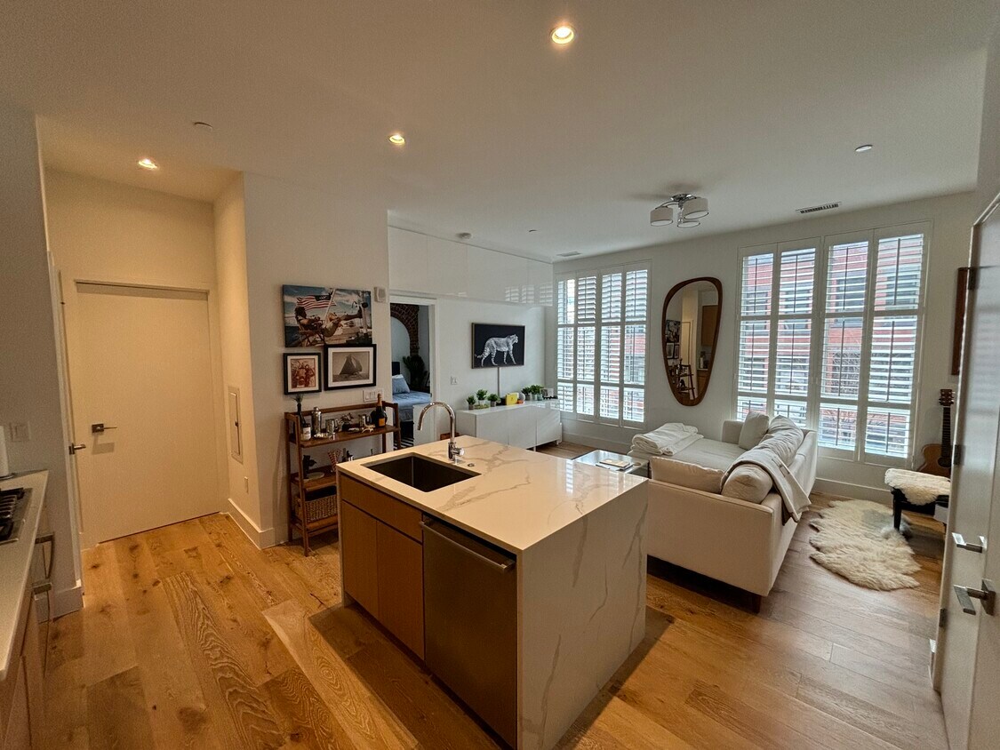 Foto principal - 1324 E St SE