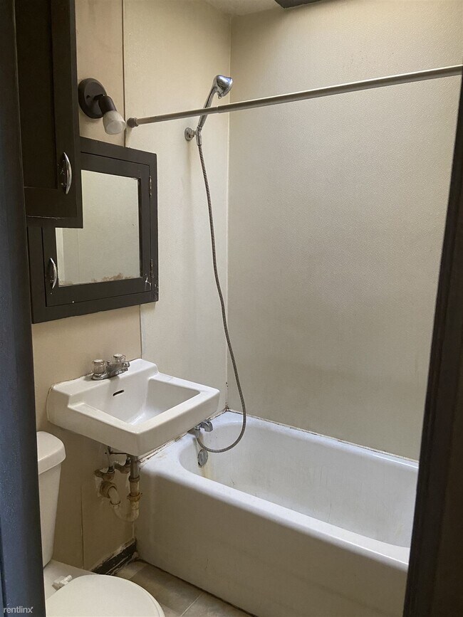 Foto del edificio - 2 br, 1 bath 4plex - 401 North Dewey Stree...