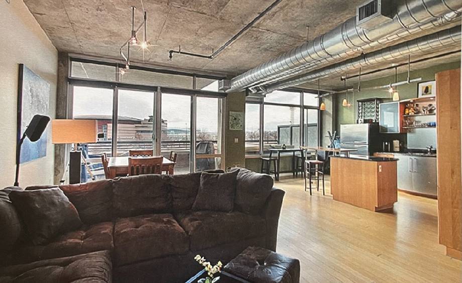 Primary Photo - Waterside lofts - great patio,Mtn views