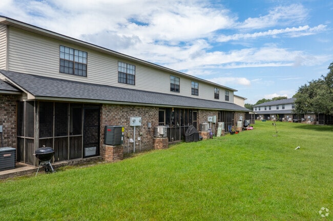 Building Photo - Castlewood Townhouses
