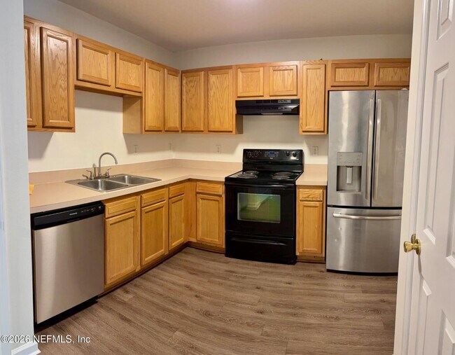 Foto del edificio - 8173 Woods Ave
