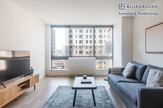 Building Photo - 255 W 94th St