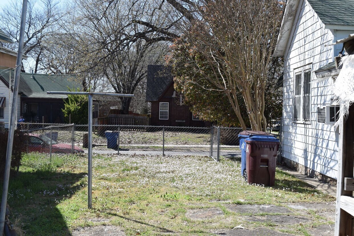 Building Photo - Charming 3 Bed, 1.5 Bath Home in the Heart of Fort Smith