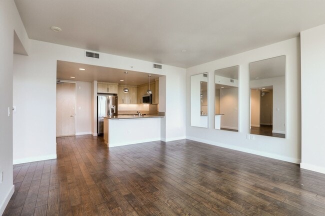Gorgeous 1 Bedroom Condo with Floor to Cei... - Gorgeous 1 Bedroom Condo with Floor to Cei...