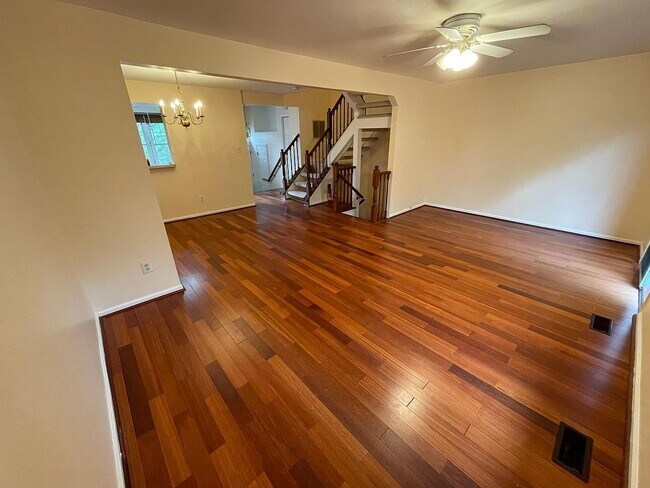 Foto del edificio - SINGLE FAMILY HOME.