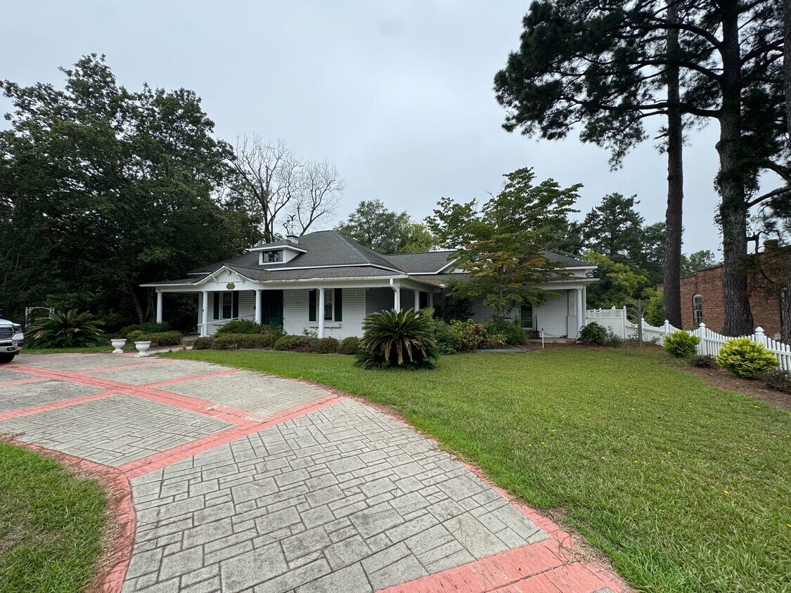 Foto principal - 4523 Main St