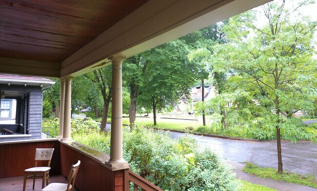 Building Photo - Available 6/1/26 Great Value Hardwood Floo...