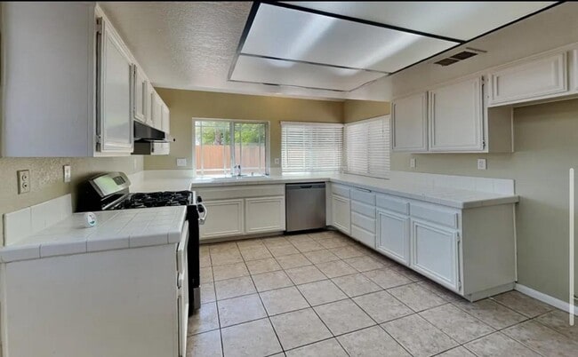 Building Photo - 13131 Pawnee Dr