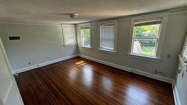 Foto del edificio - 1519 N Parkway