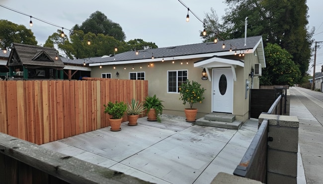 Building Photo - 14962 Lambert Rd