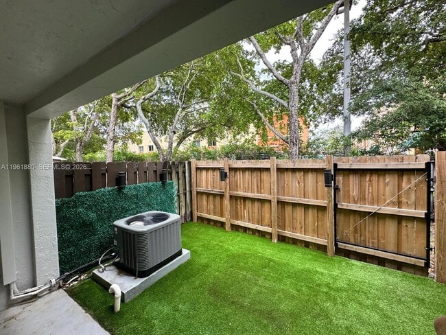 Foto del edificio - 14307 SW 120th Ct