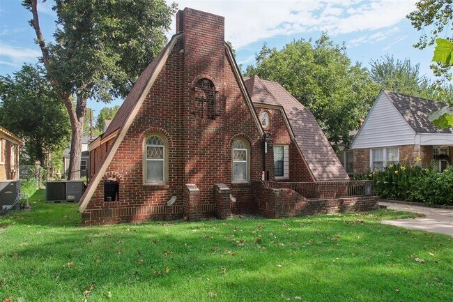 Building Photo - 2645 NW 13th St