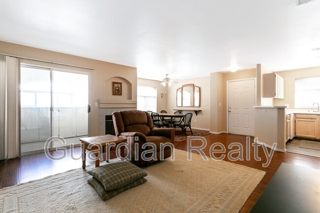 Foto del edificio - 4504 W Lake Mead Blvd