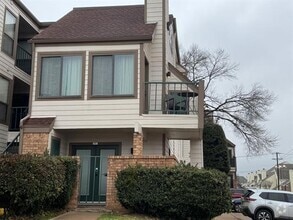 Building Photo - 2310 Bamboo Dr