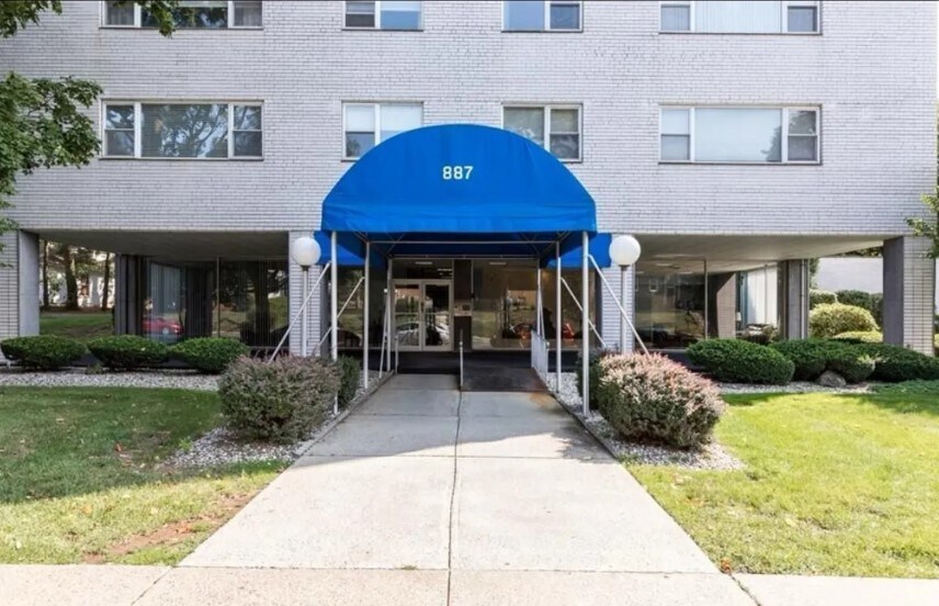 Primary Photo - 887 Farmington Ave