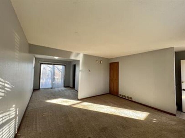 Building Photo - 207 Country Villa Ln
