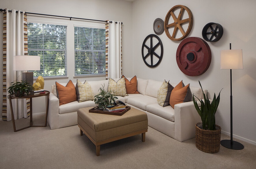 Solana Apartment Homes