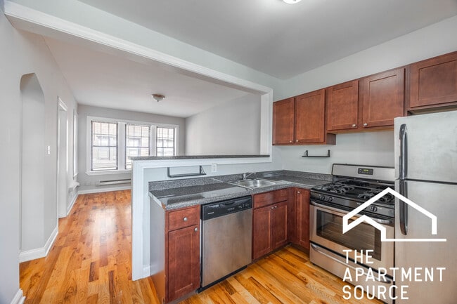 Building Photo - 4418 N Wolcott Ave