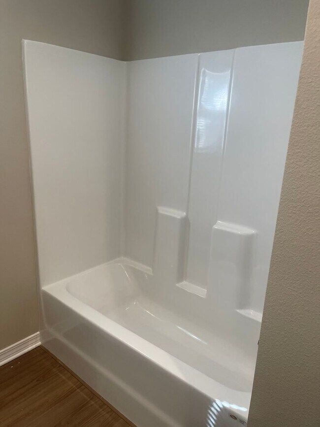 Foto del edificio - BRAND NEW - 3-Bedroom/2-Bath Beautiful Hom...