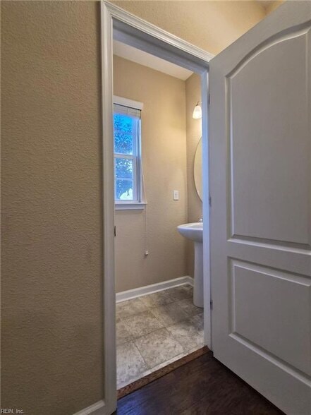 Building Photo - 279 Tigerlilly Dr