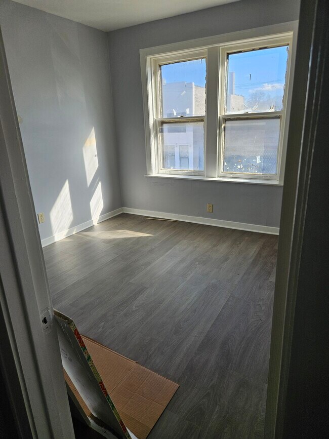 Building Photo - 1912 E 79th St