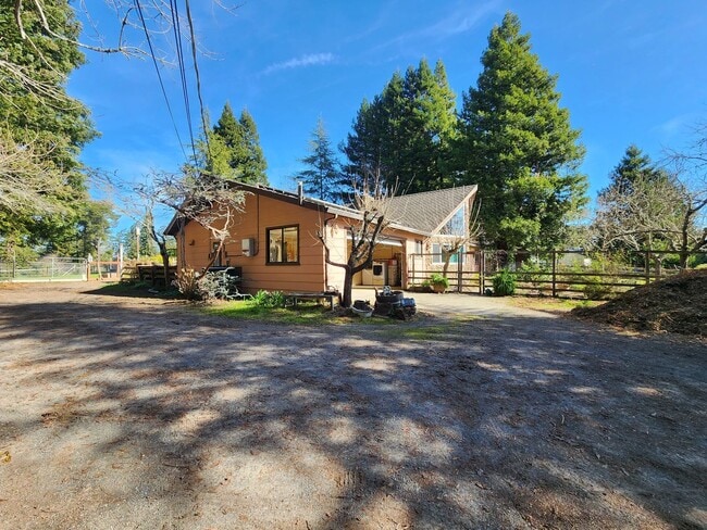 Building Photo - Country Property in Sebastopol