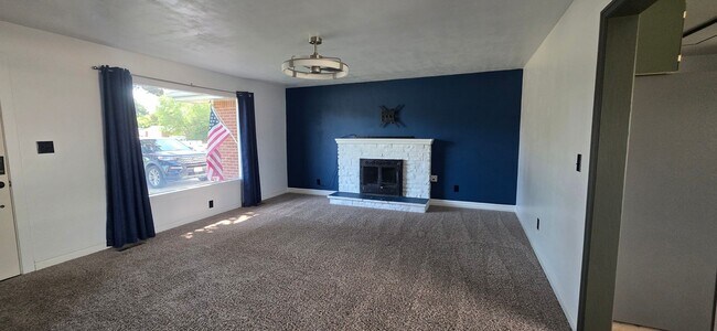 Building Photo - Updated 3 Bedroom, 2 Bathroom Home