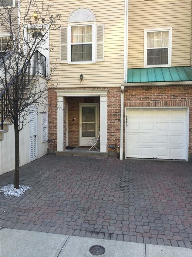 Foto principal - 20 Bergen Ridge Rd