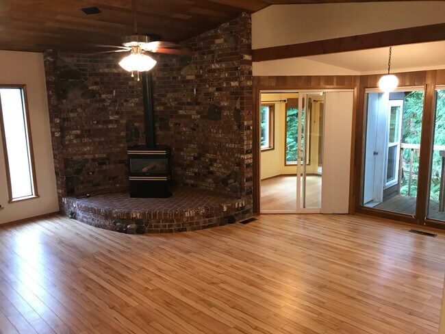 Foto del edificio - 1707 Oriental Ave