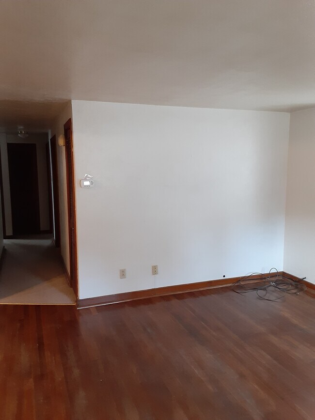 Livingroom - 1324 Kenberma Ave