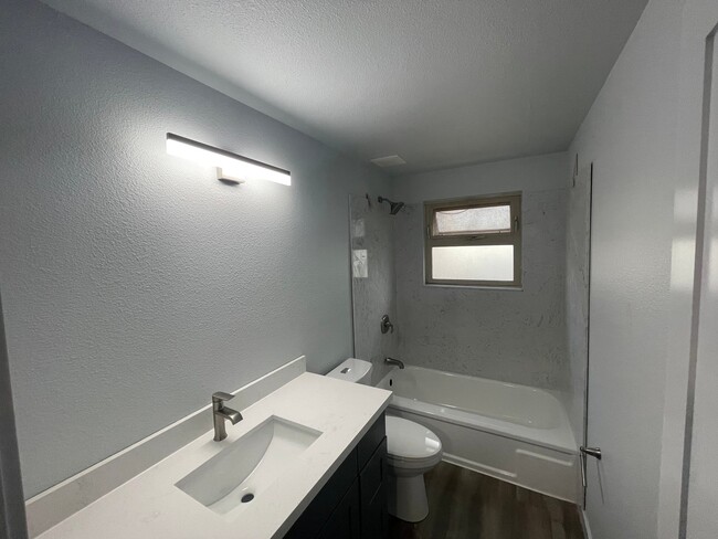 Photo - 1451 E Republican St (Seattle, WA) Apartment