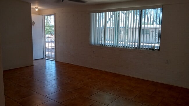 Living room - 5071 S Cherry Ave