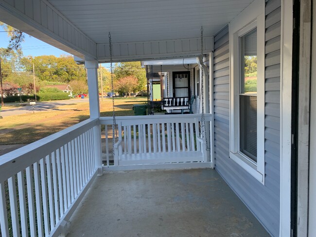 Building Photo - "5 Points Beauty 2-Bed Oasis in Huntsville. $500 off one month with 18 month lease!!!